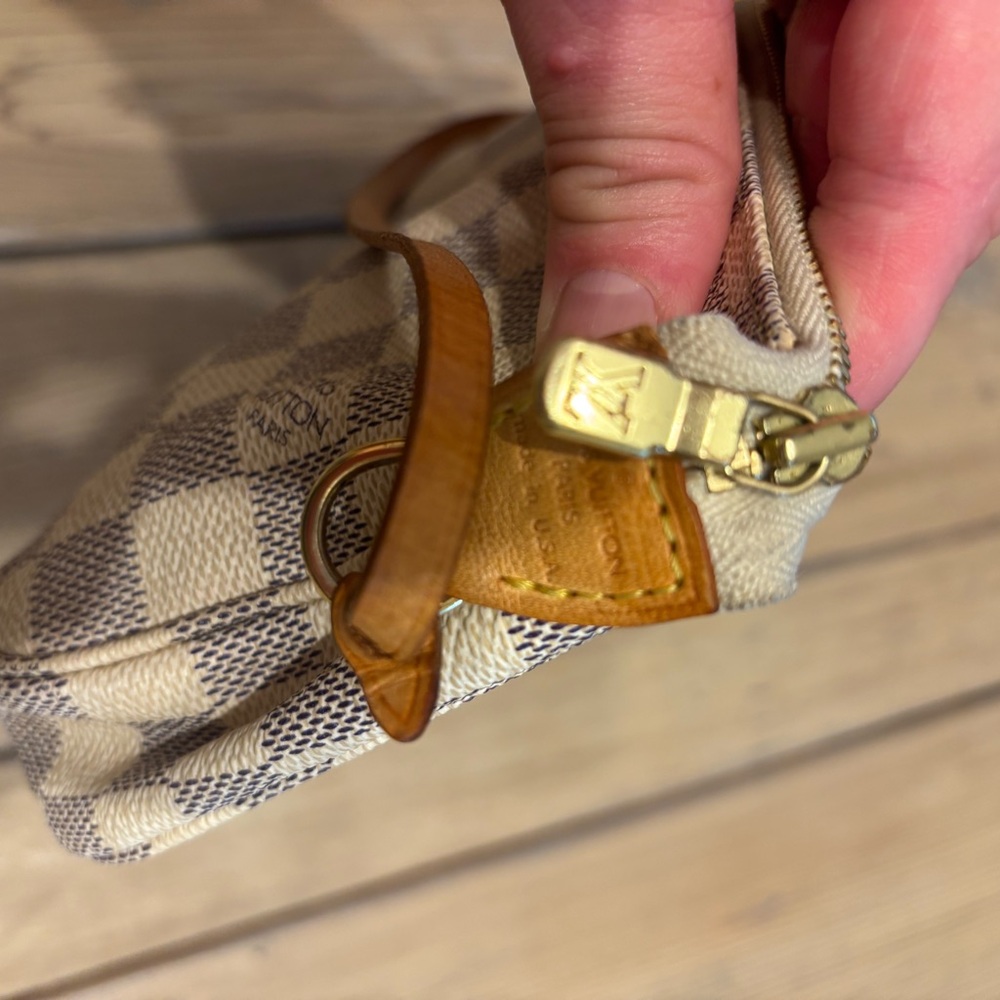 Louis Vuitton Damier Azur Pochette - Picture 5 of 7